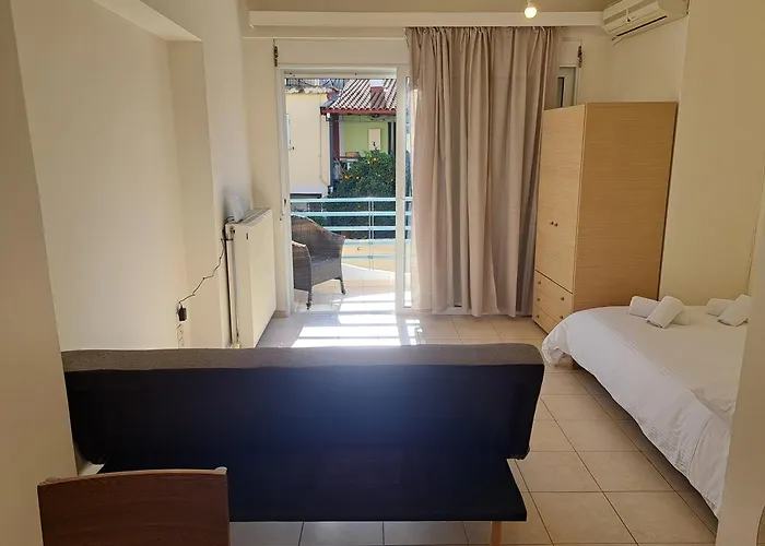 Cozy Lemesou Free Parking * 파트라